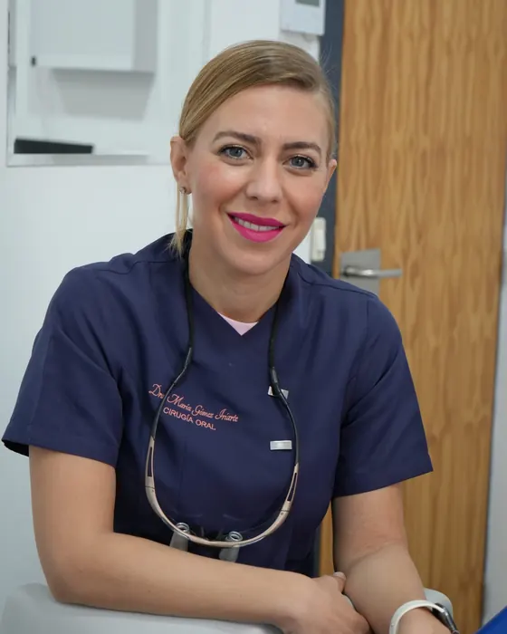 La Dra. Iriarte, directora médica, en la clínica de Candelaria